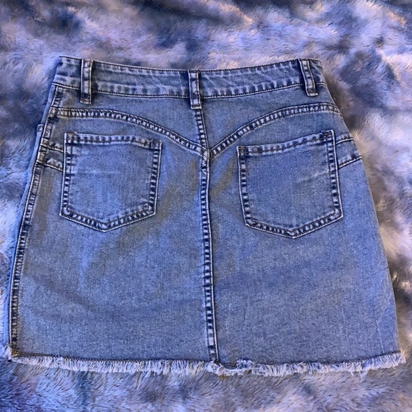 Mini skirt - Picture 2 of 2